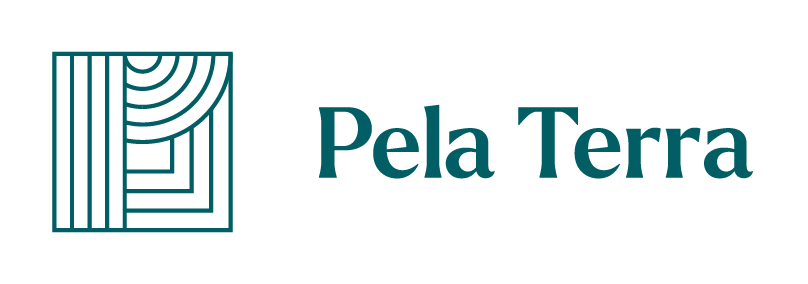 Pela Terra Logo